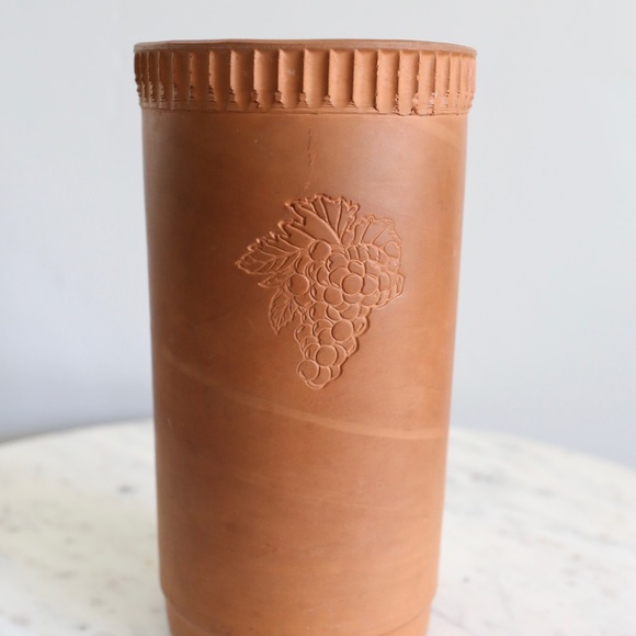 **SOLD**Tall terra cotta pot - Picture 2 of 7